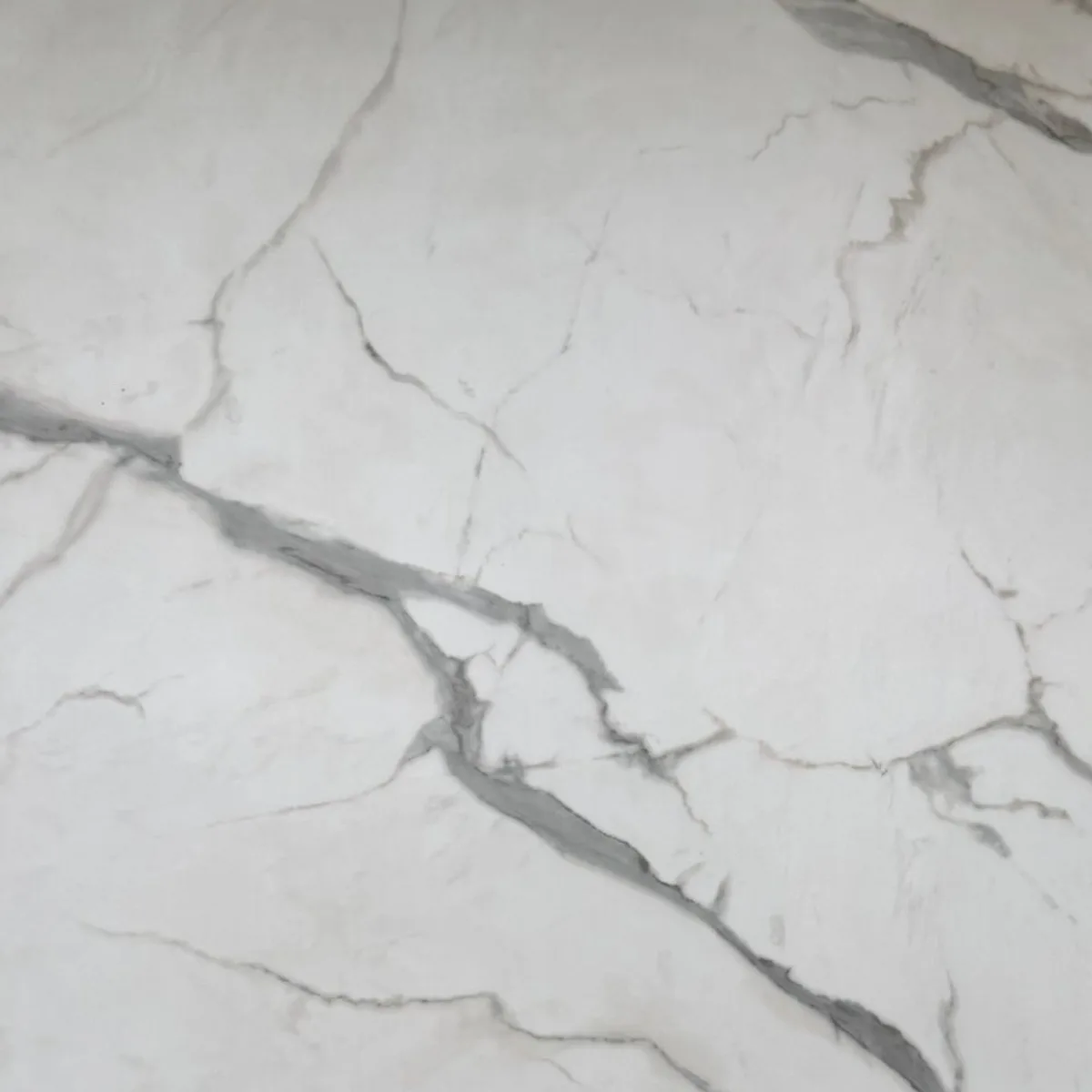 Tstone 0201 — Calacatta görünümlü beyaz mermer